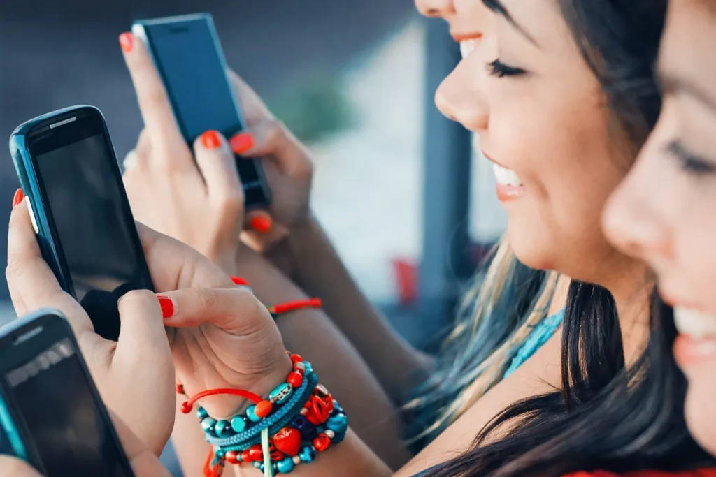 Dating Apps for Teenagers explained: safer options, age rules, risks, and how teens can connect without ignoring safety concerns.